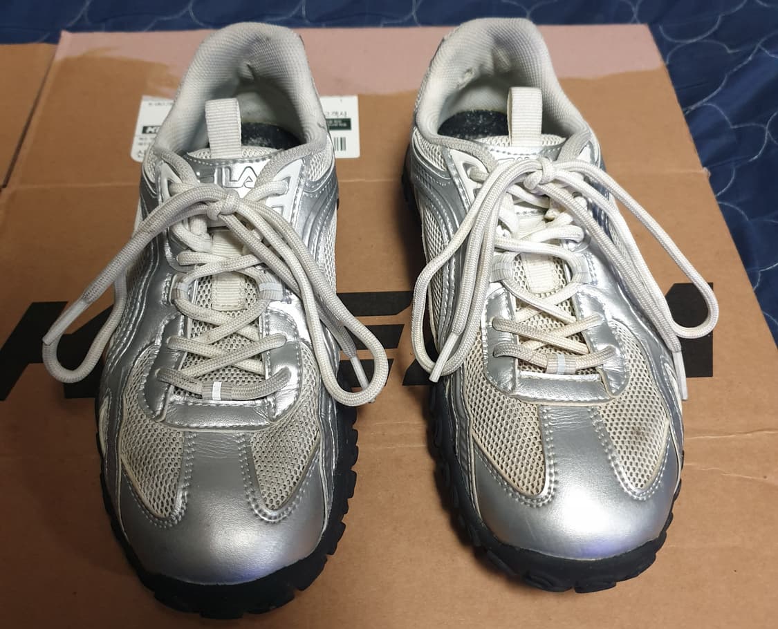 (한소희PICK) FILA 에샤페 실버문 스니커즈 (230) 상품이미지4