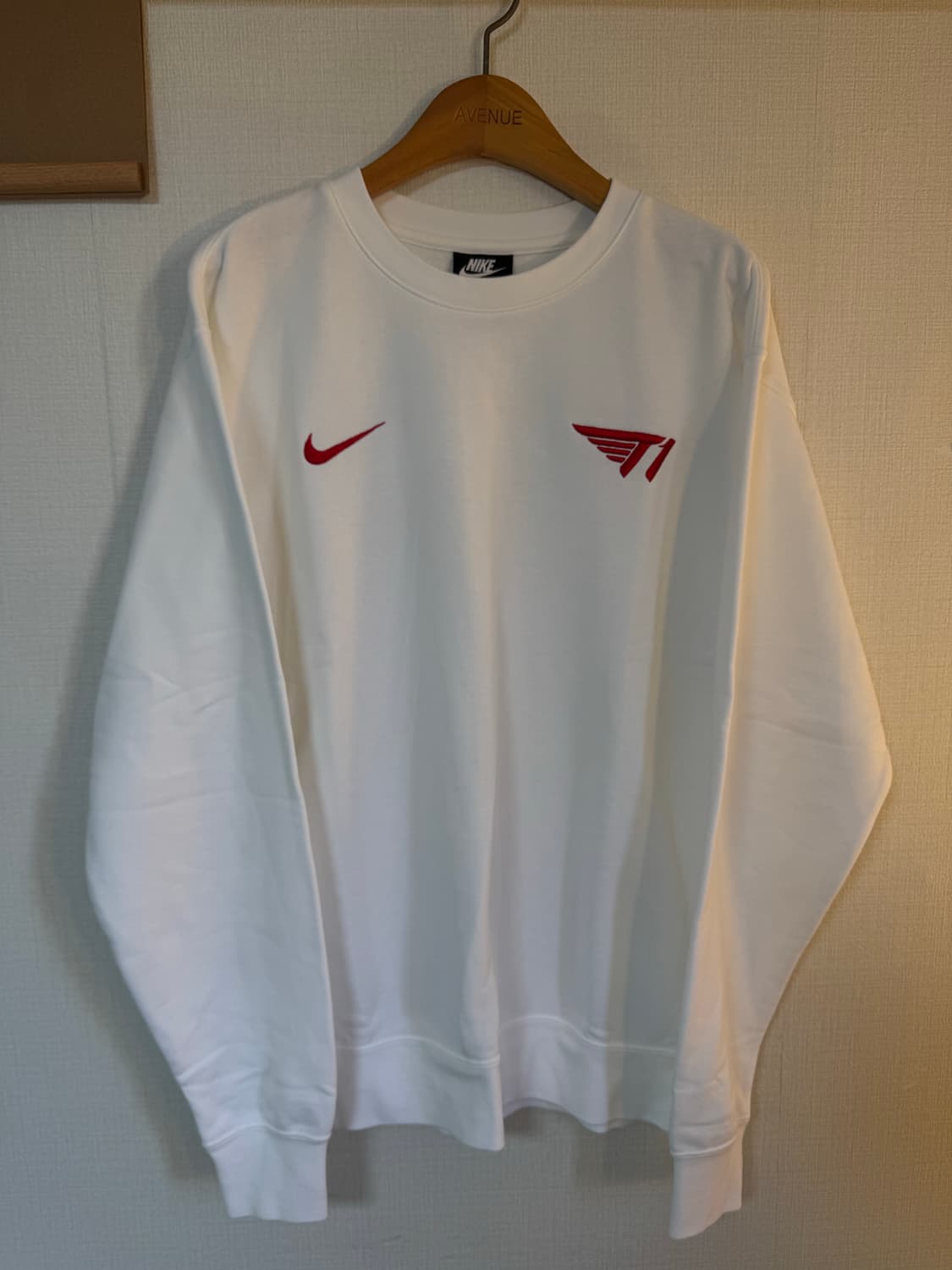 [105]나이키 T1 페이커 맨투맨 화이트 상품이미지1