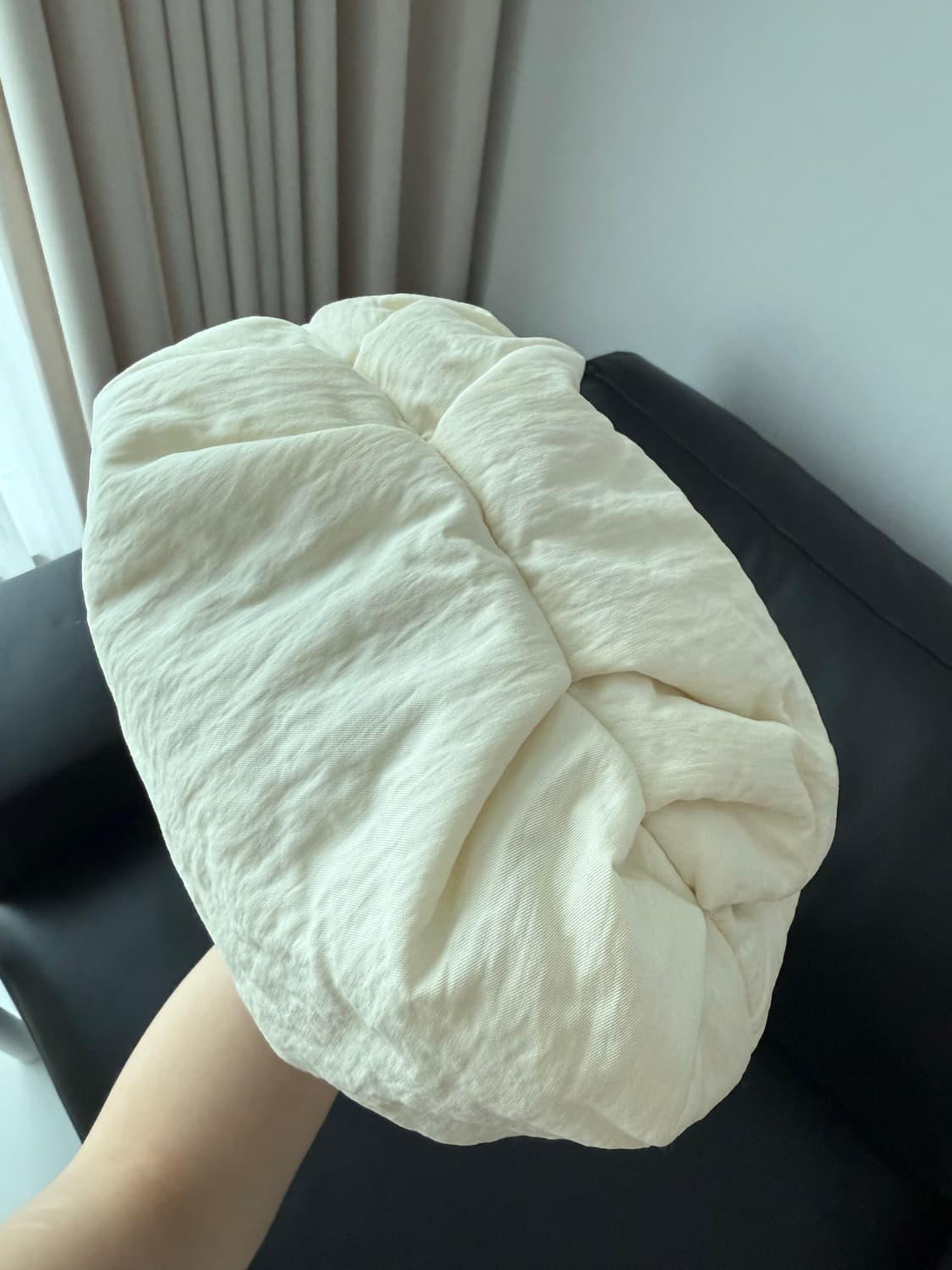 아모멘토 패디드 볼 백 상품이미지3