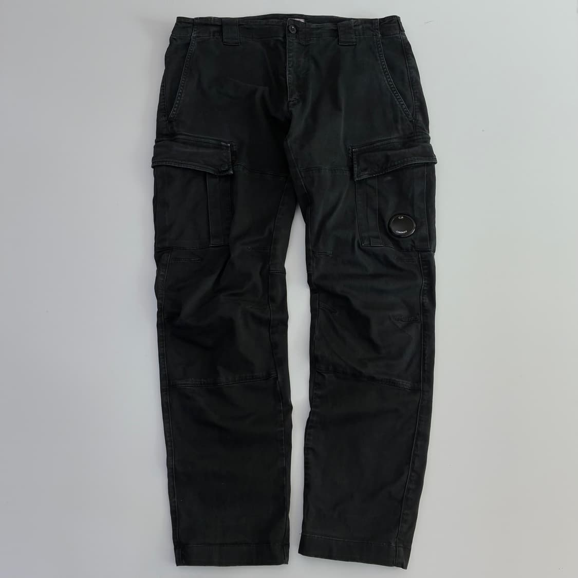 C.P company  씨피 컴퍼니 렌즈 블랙 워시드 카고팬츠 상품이미지1