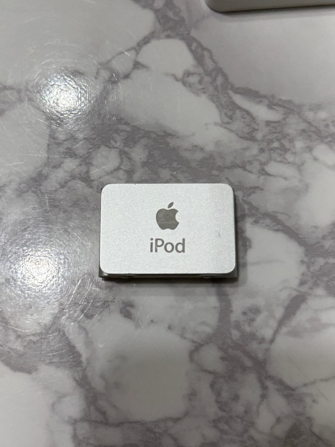 애플 아이팟 셔플 실버2 + 충전케이블 상품이미지2