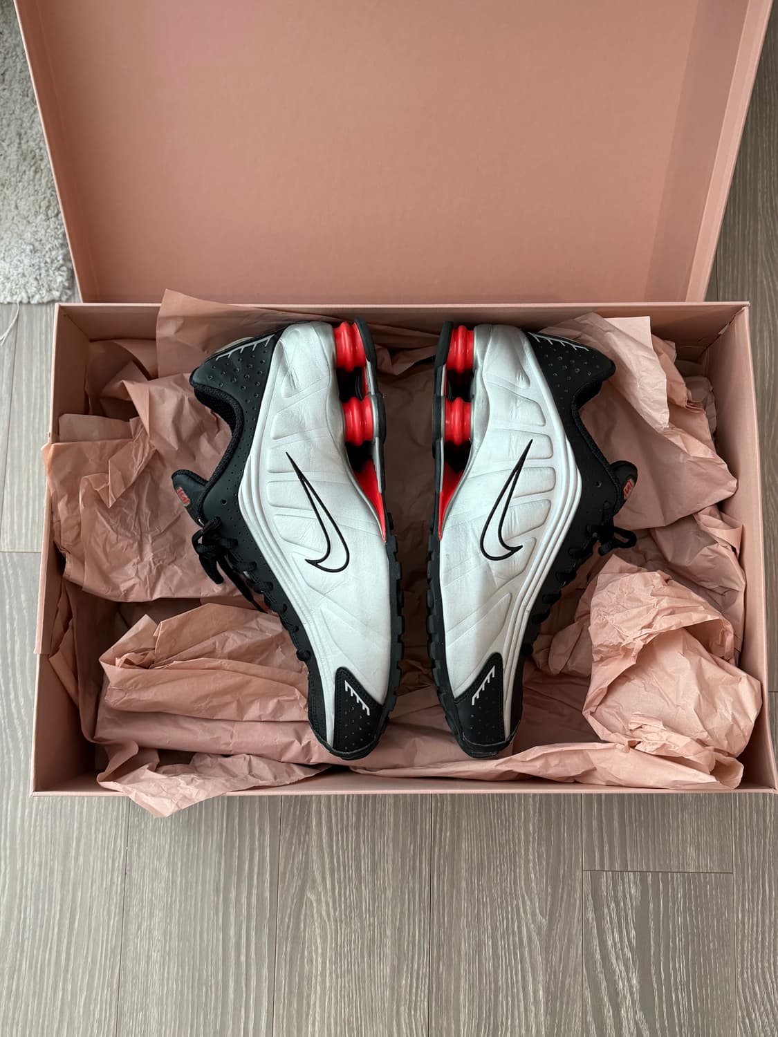 나이키 샥스 R4 블랙/메탈릭 실버 2018 285mm 상품이미지4