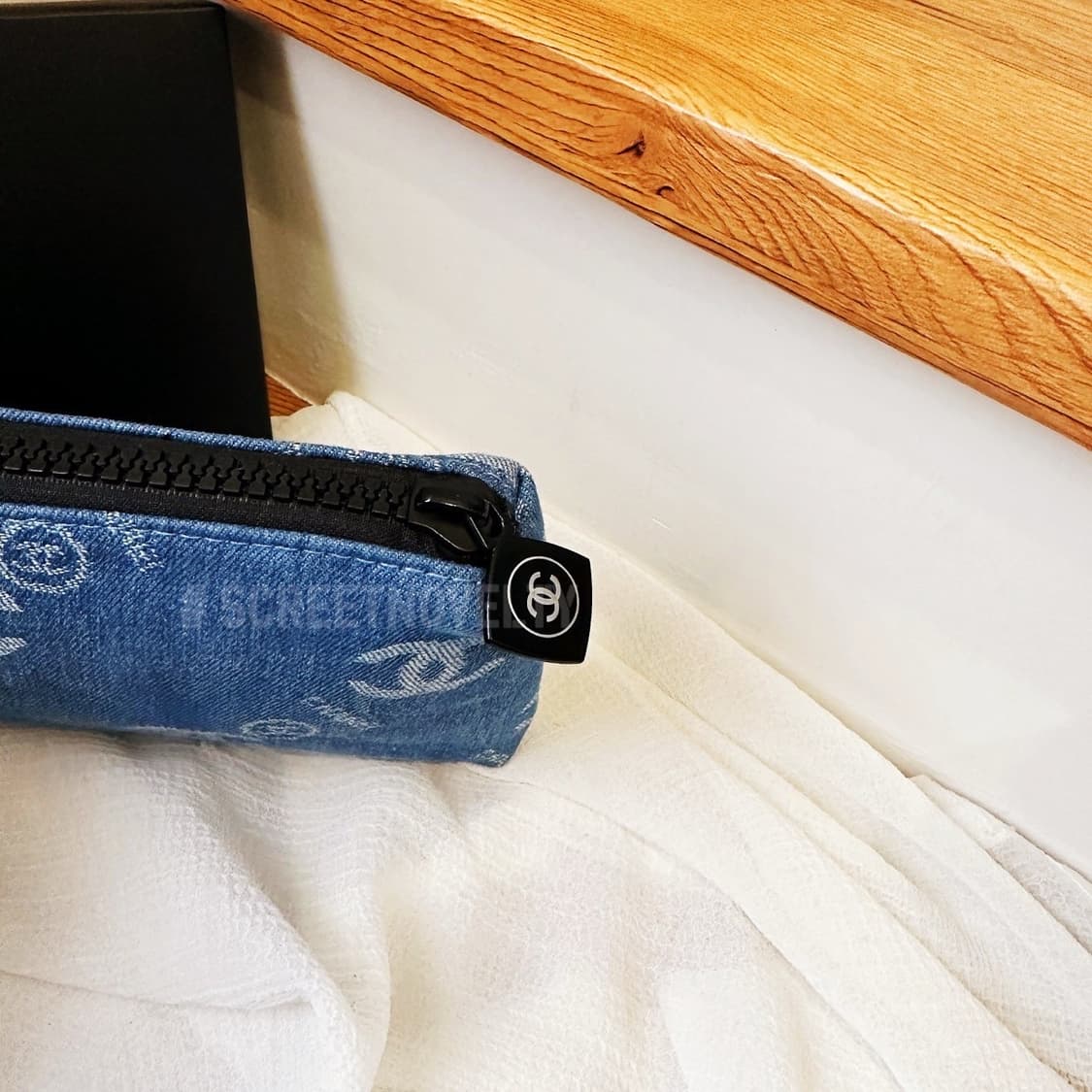 샤넬 코스메틱 데님 로고 파우치 무료배송 샤넬 코스메틱 데님 로고 파우치 상품이미지4