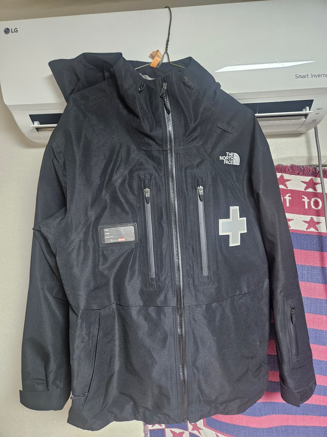 슈프림 x 노스페이스 서밋 시리즈 레스큐 마운틴 프로 자켓 블랙 - 22 상품이미지2