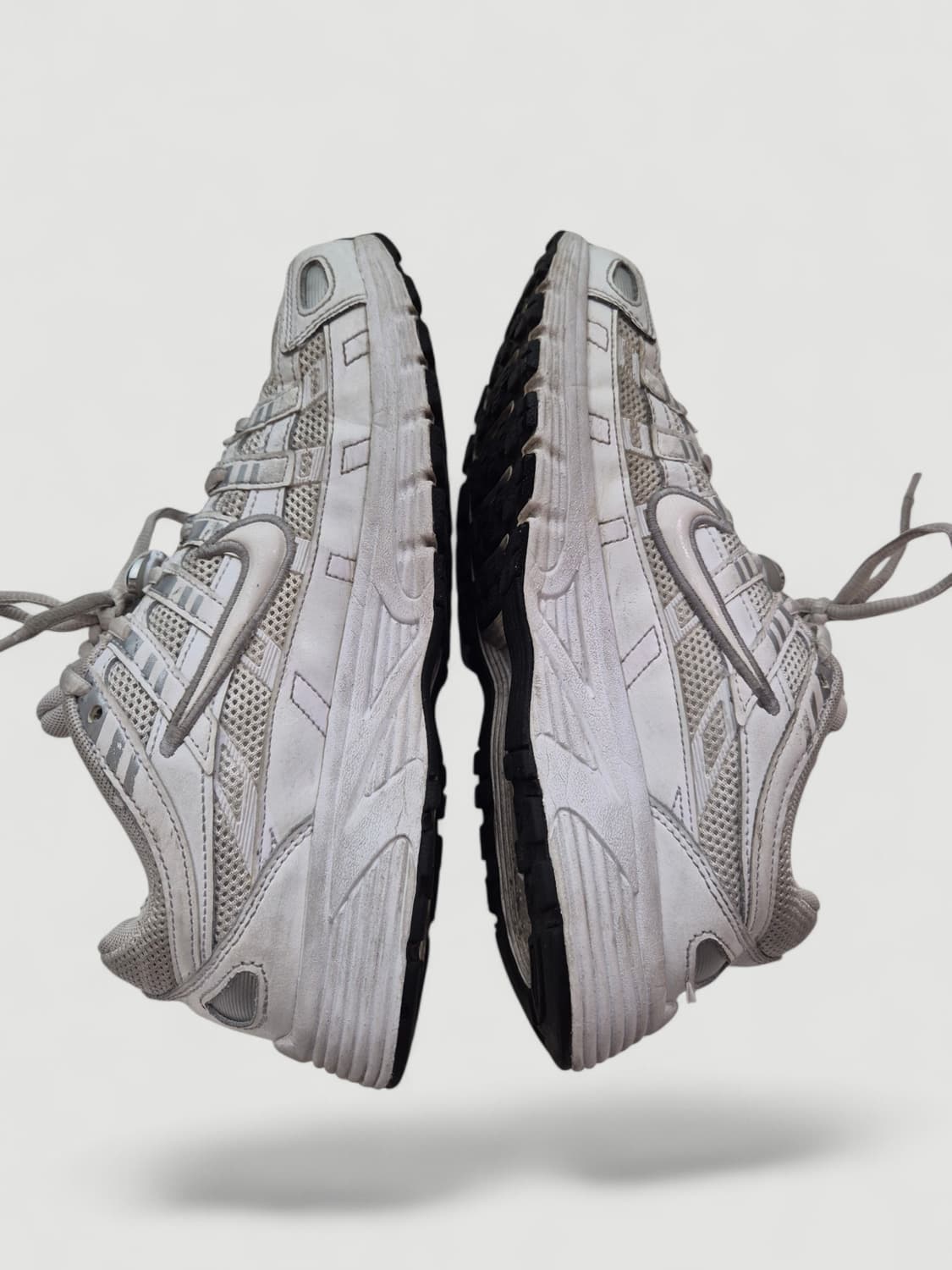 [240]나이키 메탈릭 그레이 화이트 운동화 여성 상품이미지3