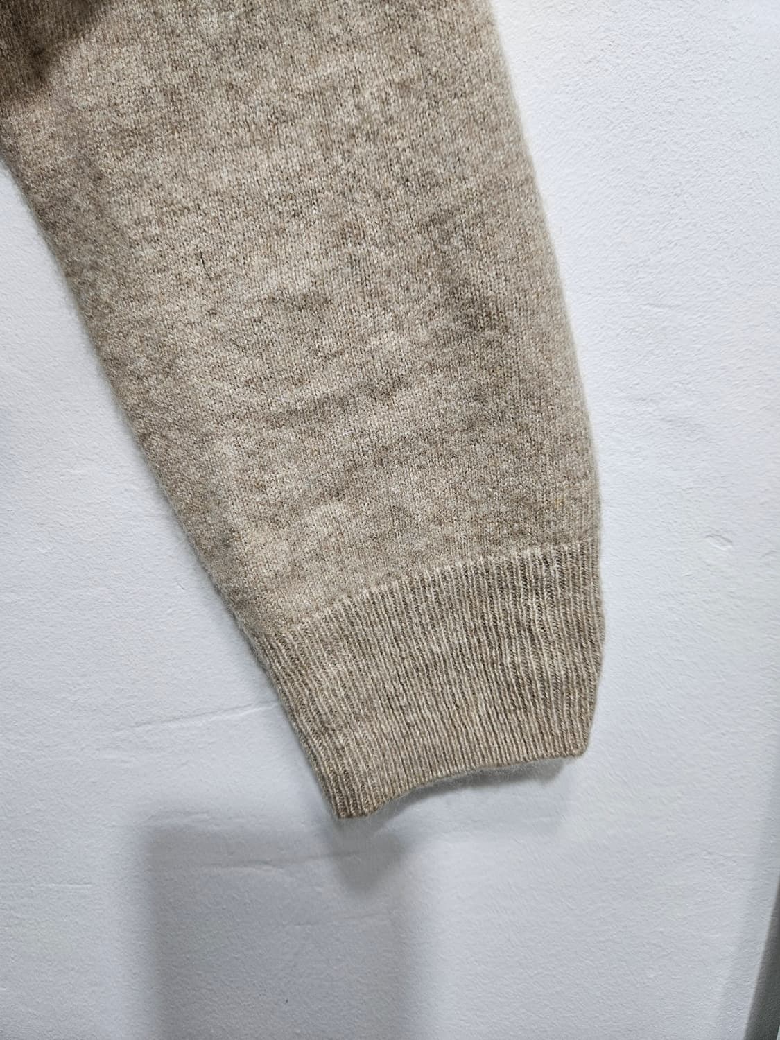 H.CASHMERE 캐시미어견 혼방 브이넥 니트 상품이미지4