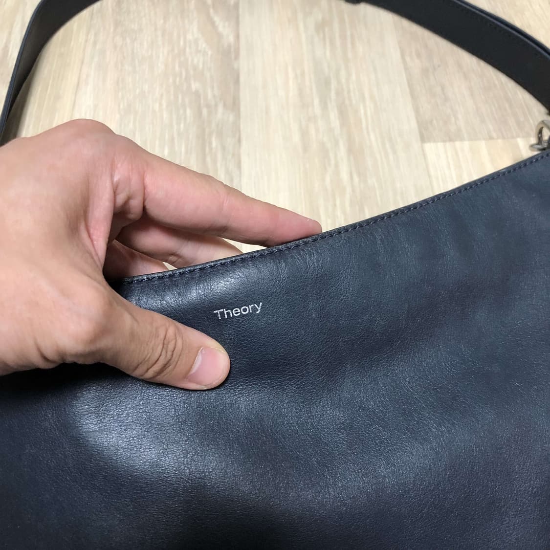 (ONE SIZE) 띠어리 리얼 레더 어반 버킷백 네이비 띠어리 가방 백 상품이미지2