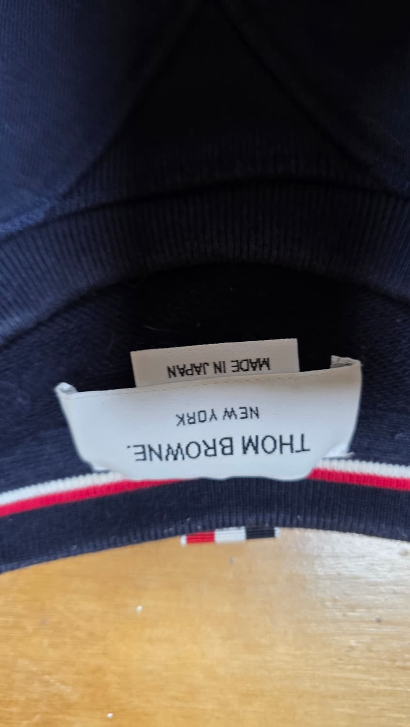 [7,새상품급]톰브라운 사선완장 맨투맨 네이비 상품이미지4