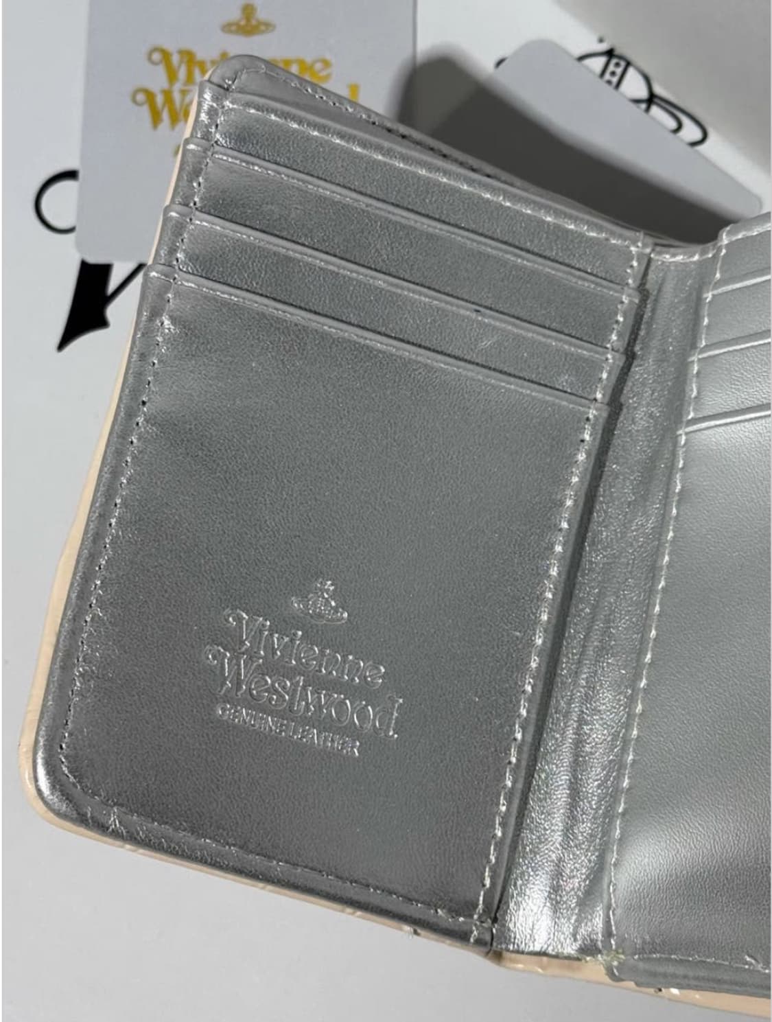 비비안웨스트우드 스킨컬러 레더 은장 하프월렛 반지갑 상품이미지4