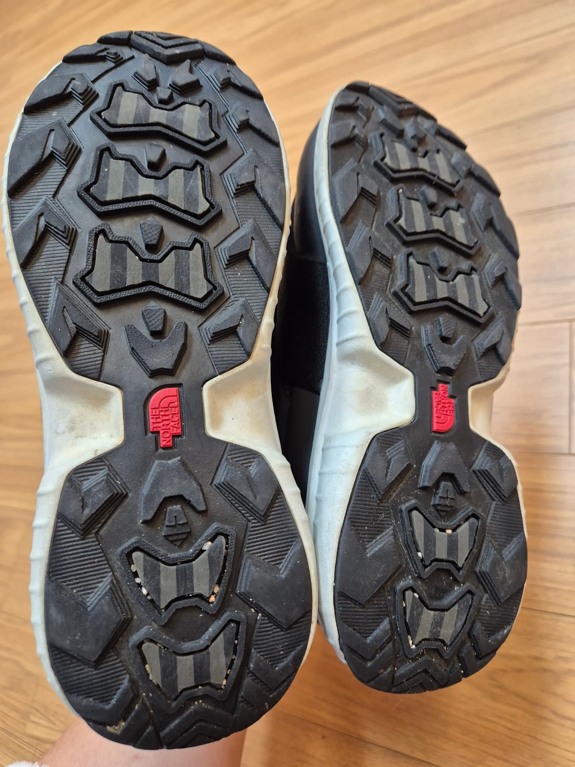 노스페이스 여성 부티 숏 랩 방한 부츠입니다. 색상은 블랙이며, 겨울철  상품이미지5