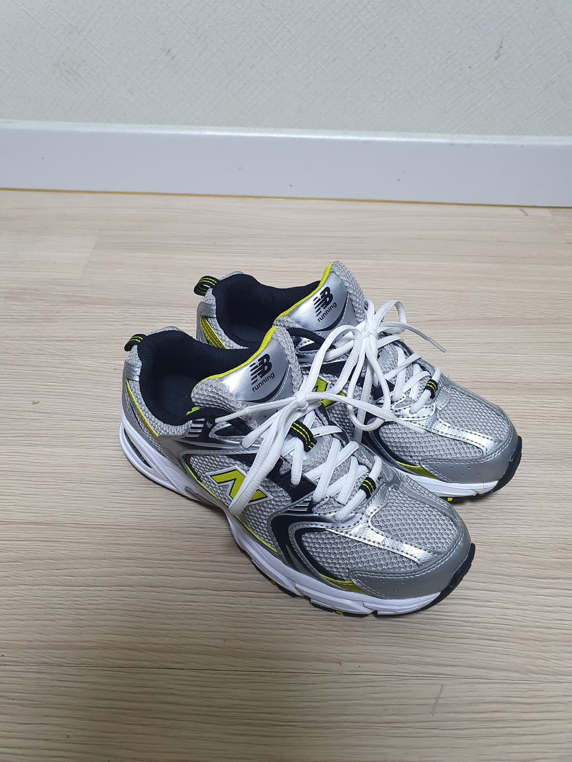 뉴발란스 530 실버 옐로우 운동화 245 상품이미지3