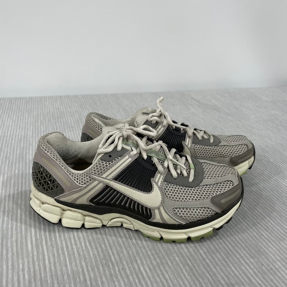 806) 나이키 줌 보메로 5 코블스톤 260mm 상품이미지1