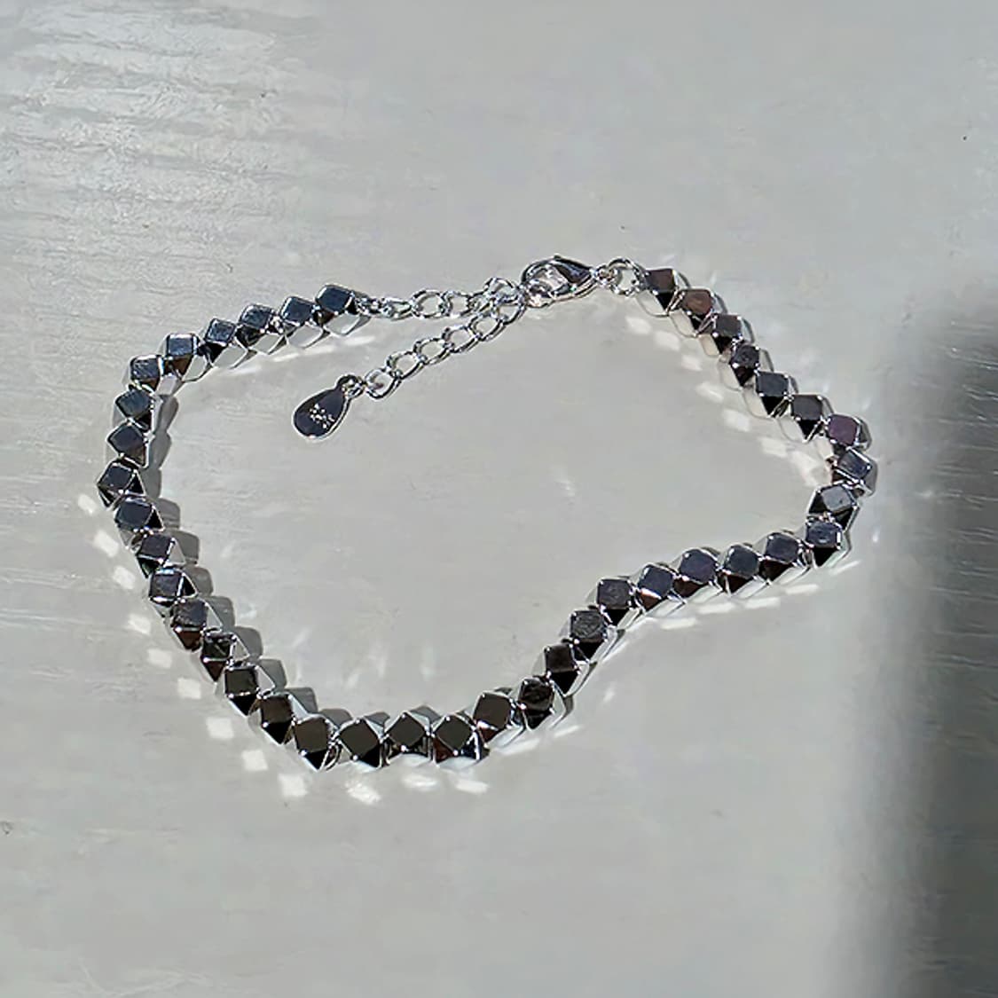 𝑷𝒚𝒓𝒂𝒎𝒊𝒅 𝑺𝒕𝒖𝒅 팔찌 상품이미지3