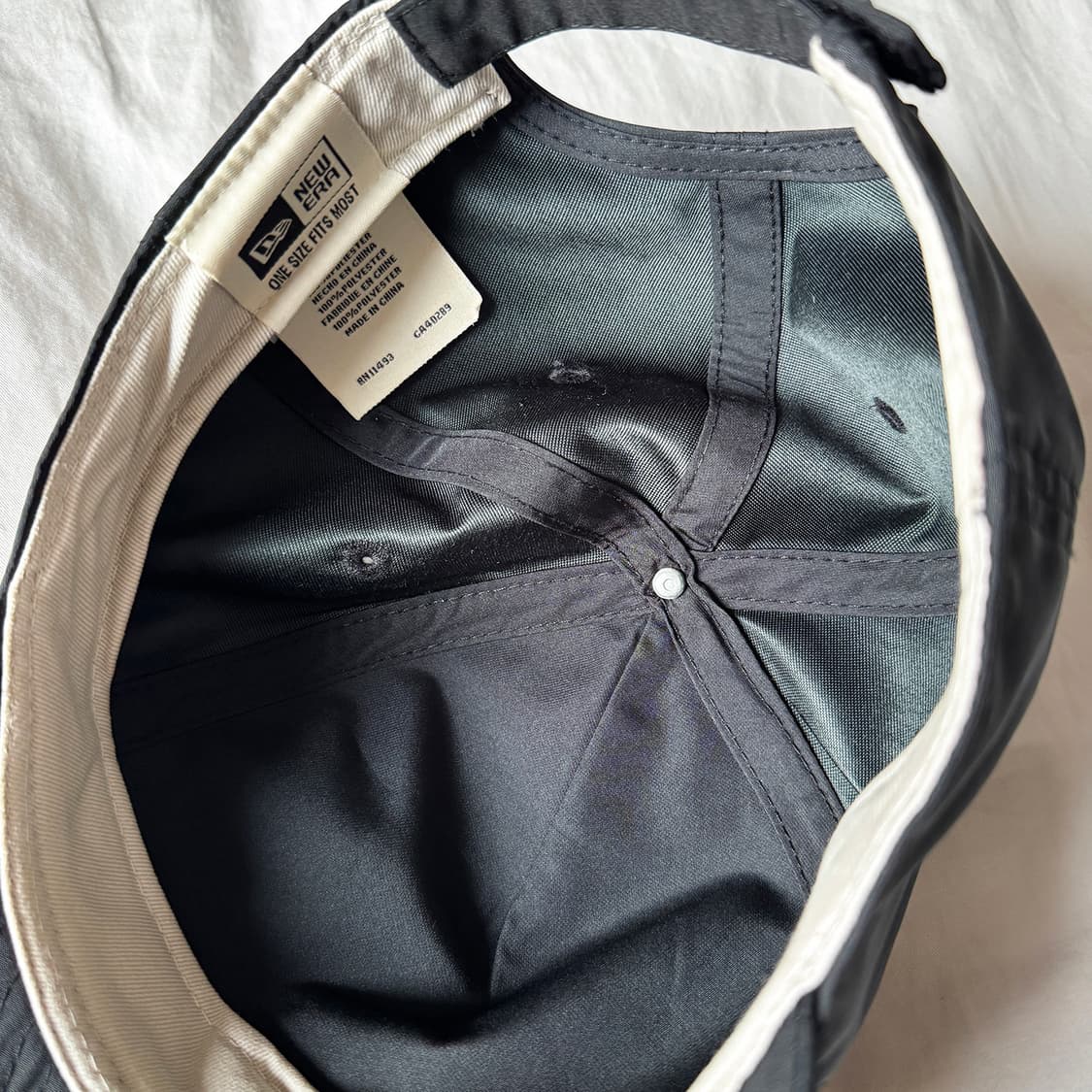 [OS] 에센셜 x 뉴에라 레트로 크라운 스트랩백 캡 - 블랙 상품이미지5