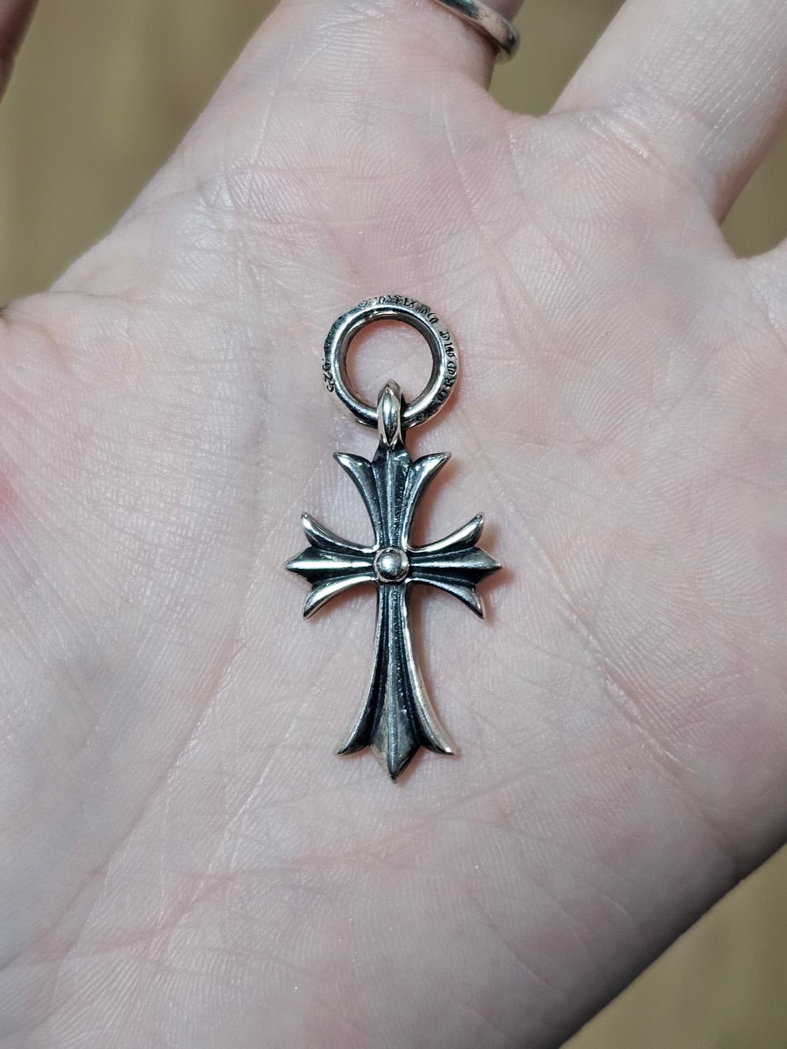 크롬하츠 타이니크로스 펜던트 상품이미지1