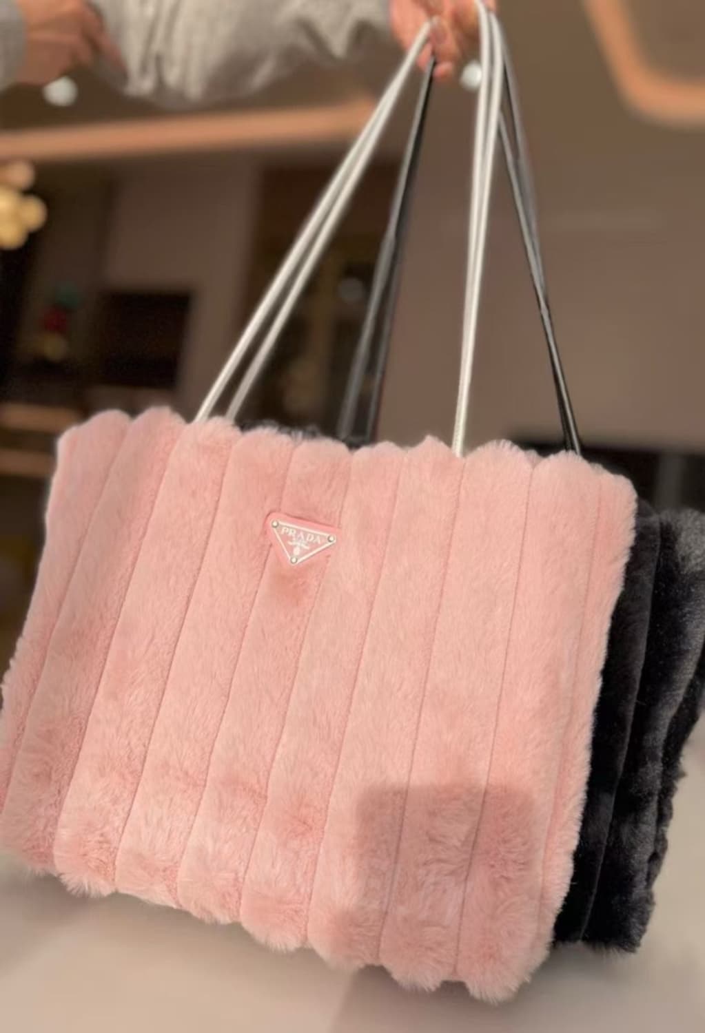 프라다뷰티 퍼 숄더백 핑크 VIP 기프트백 상품이미지3