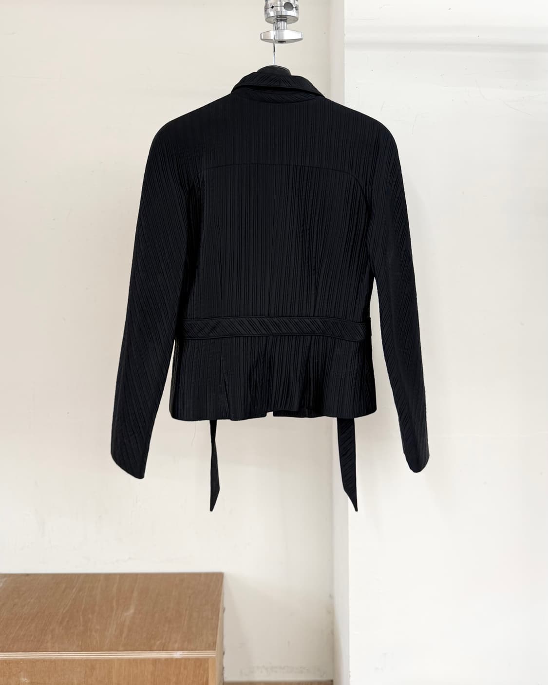  발렌티노 블랙 플리티드 자켓 상품이미지6