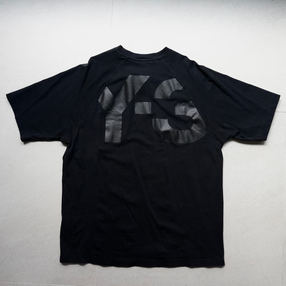 Y-3 블랙티셔츠 상품이미지1