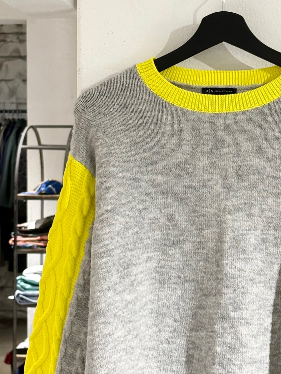아르마니 익스체인지 그레이 네온 옐로우 투톤 케이블 스웨터 상품이미지2