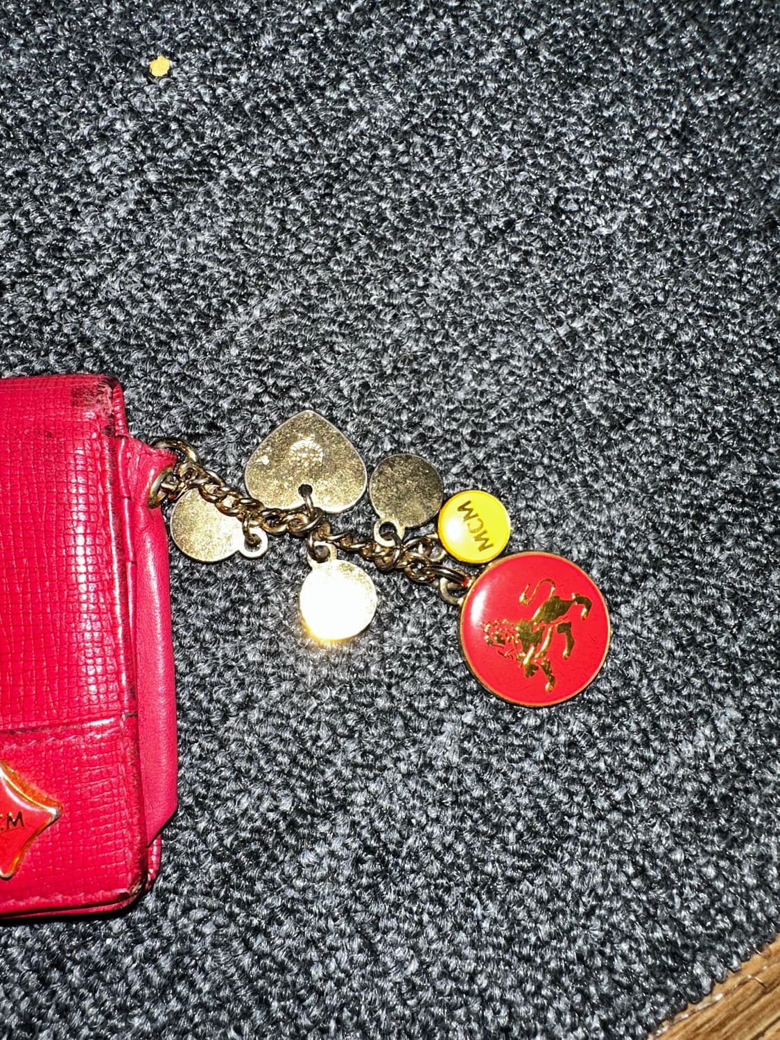 MCM 레드 중지갑 키링 포함 상품이미지2