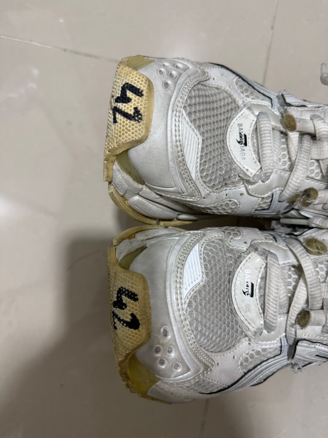 42 발렌시아가 러너 스니커즈 상품이미지3