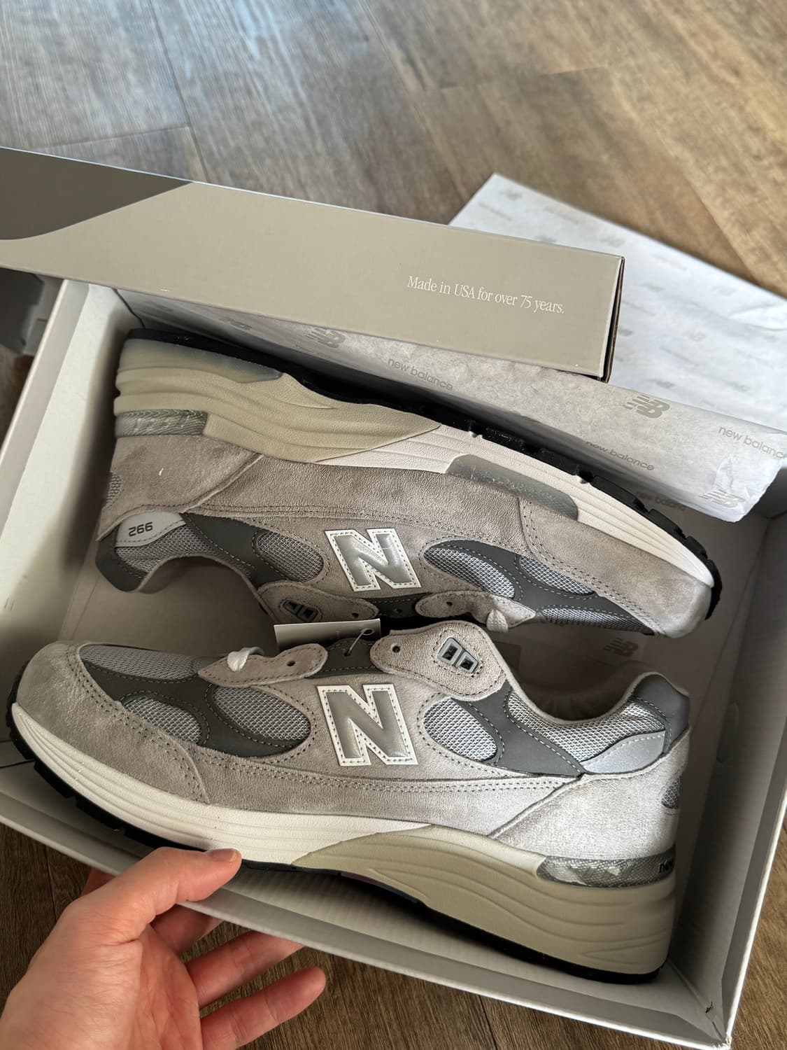 뉴발란스 992 그레이 275 U992GY 상품이미지1