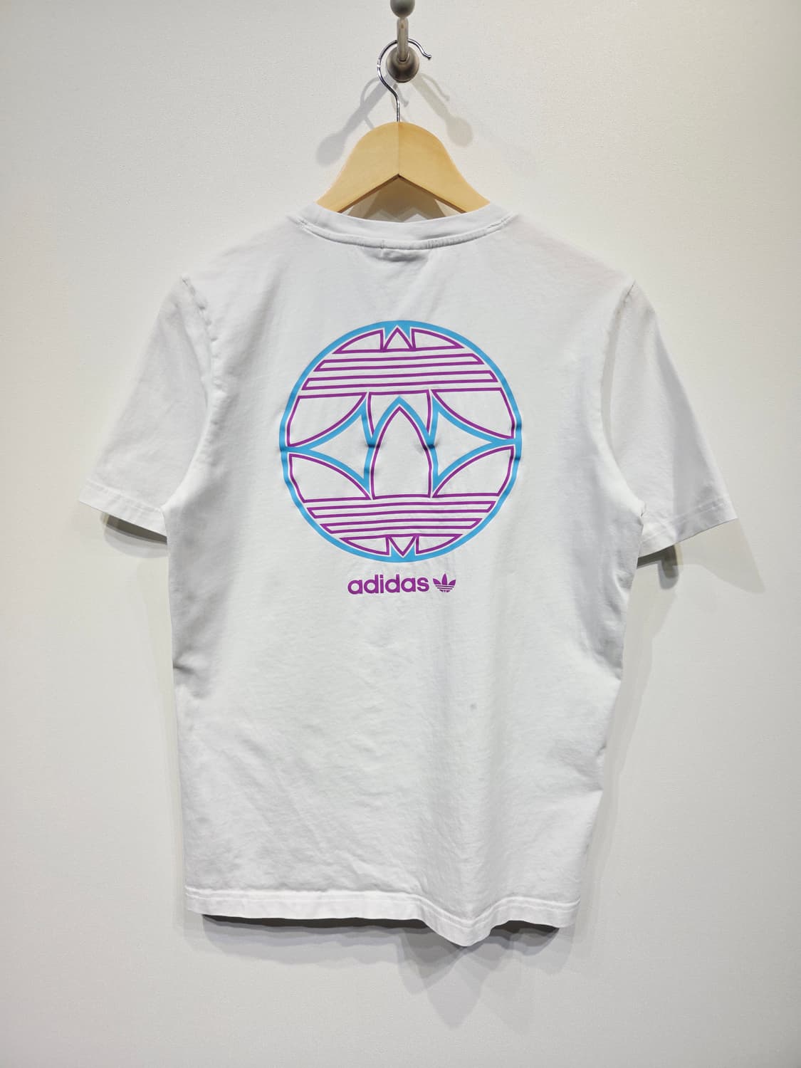 아디다스 오리지널스 네온 라인 빅로고 포켓 반팔 티셔츠 상품이미지6