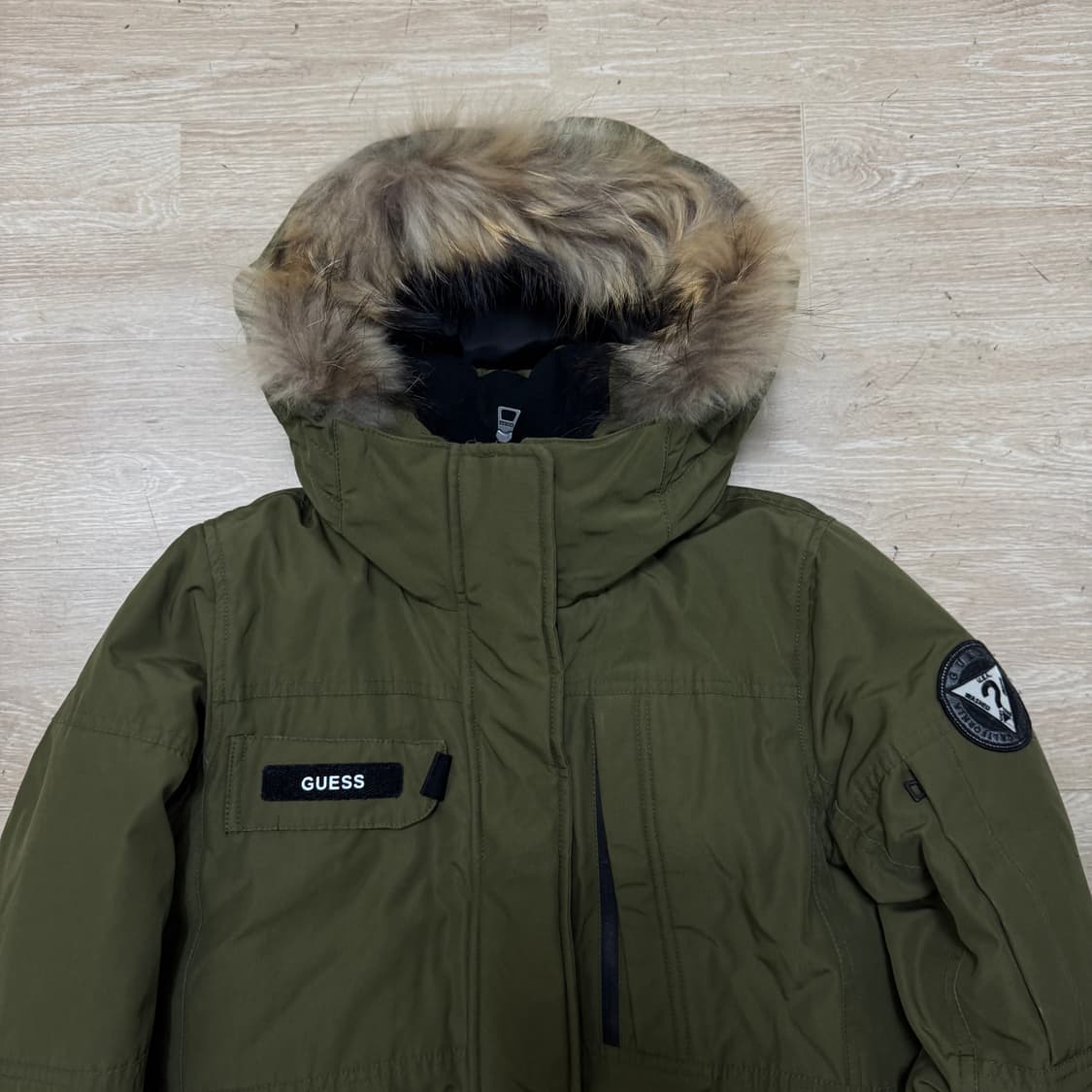 게스 덕다운 야상 패딩 파카 상품이미지2