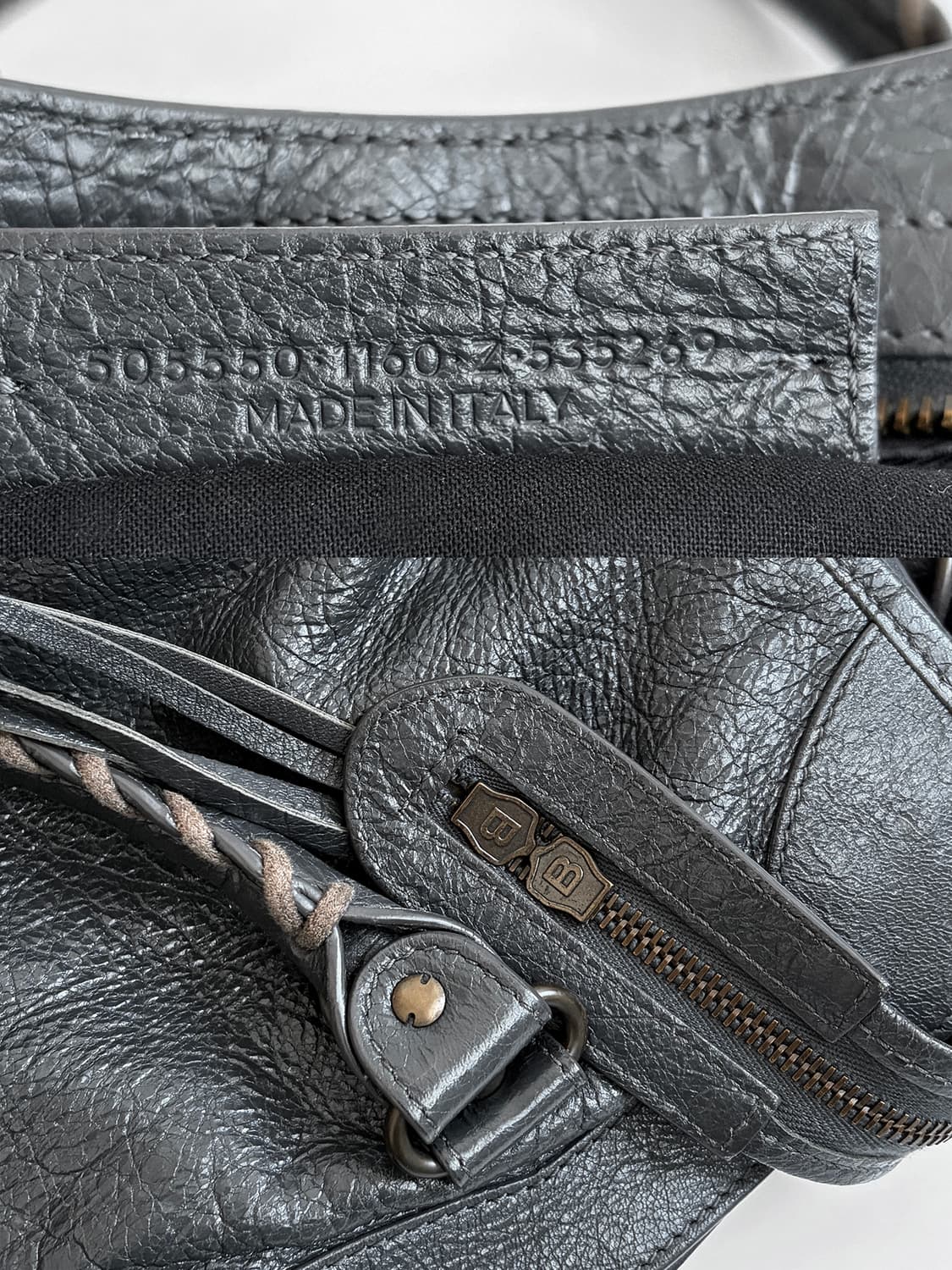 발렌시아가 클래식 시티백 미듐 판매합니다. 상품이미지7