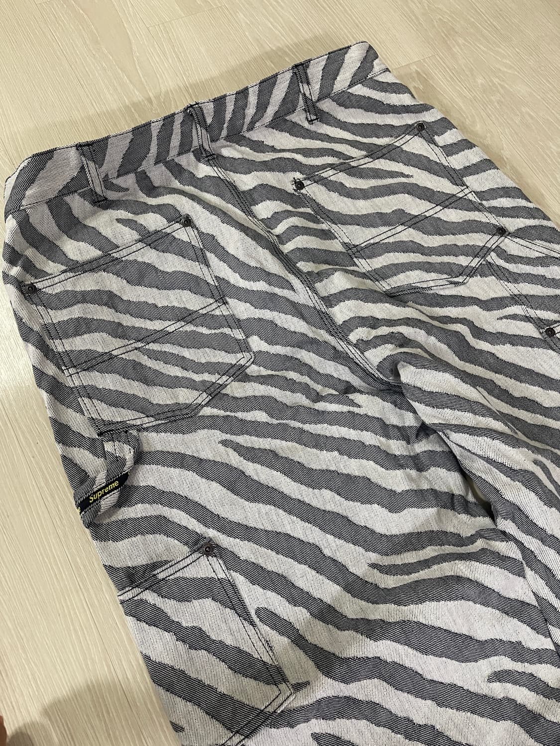 슈프림 더블 니 페인터 팬츠 지브라 - 24SS 팝니다 상품이미지3