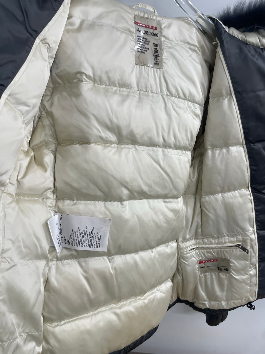 프라다 여성 폭스퍼 패딩 40사이즈 상품이미지5