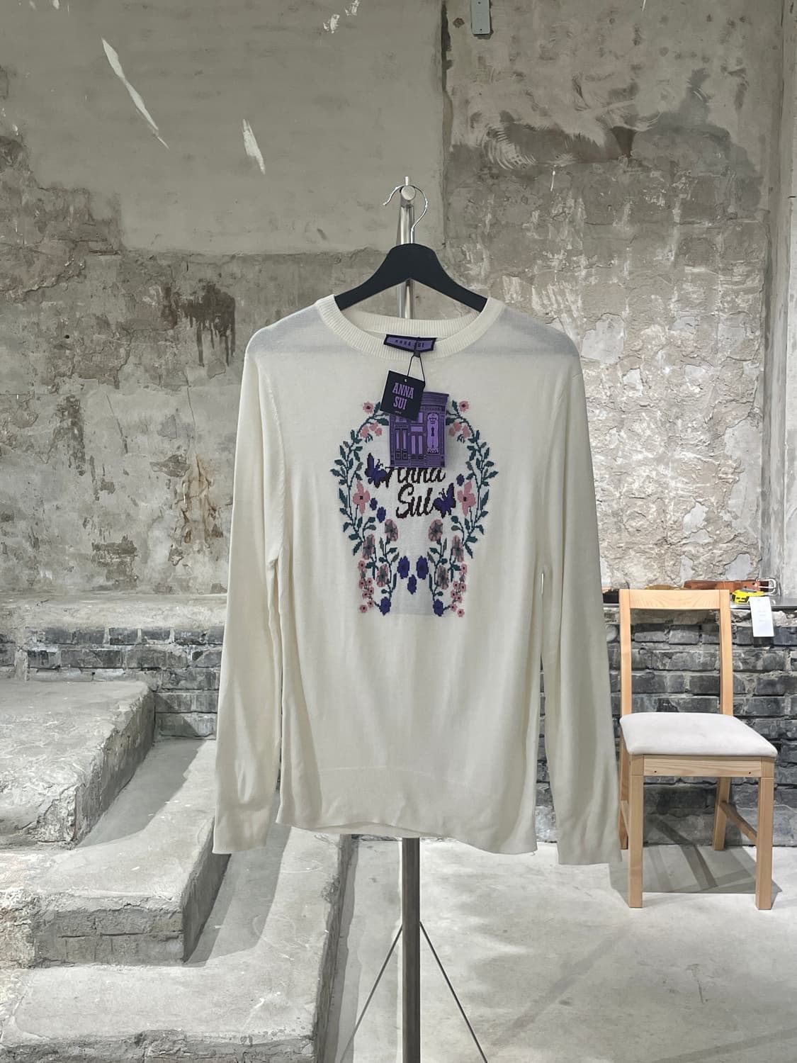안나 수이 아이보리 플라워 엠브로이드 크루넥 니트 상품이미지1