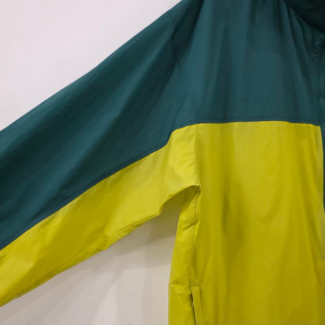 JPN 유니클로 바람막이 후드점퍼 상품이미지5