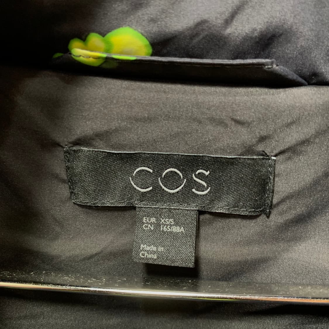 코스 꽃무늬 블랙 패딩 상품이미지3