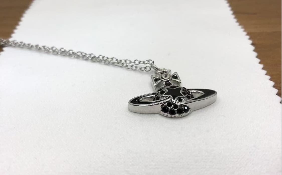 비비안웨스트우드 아카이브 블랙스타 바스릴리프 팬던트 목걸이 상품이미지2