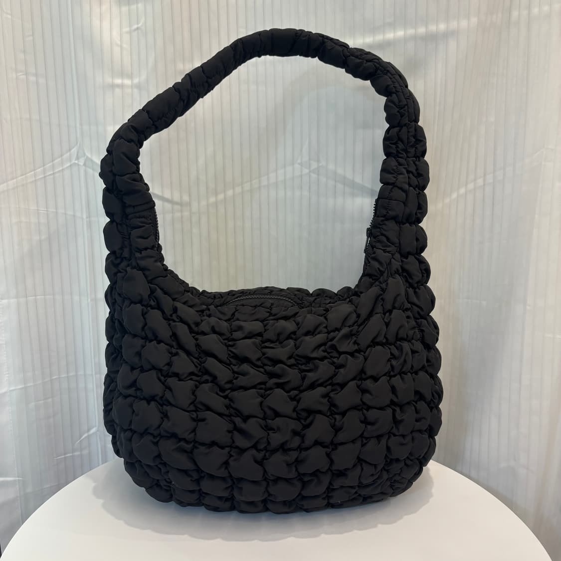 COS 코스 왕구름빵 오버사이즈 크로스백      상품이미지4