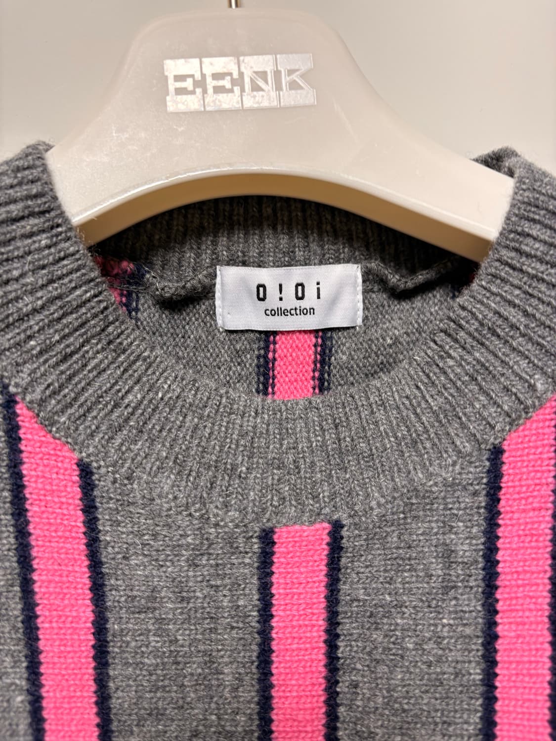 o!oi 컬렉션 그레이 핑크 스트라이프 니트 조끼 상품이미지2