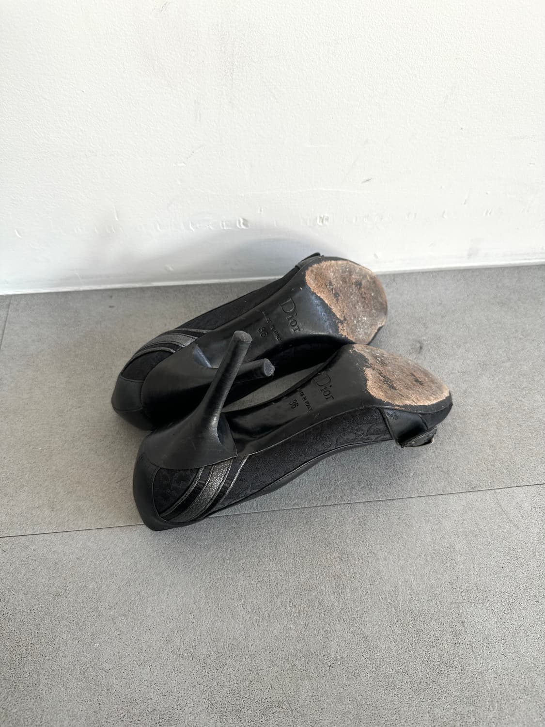 디올 존갈리아노 블랙 오블리크 버클 힐 상품이미지8