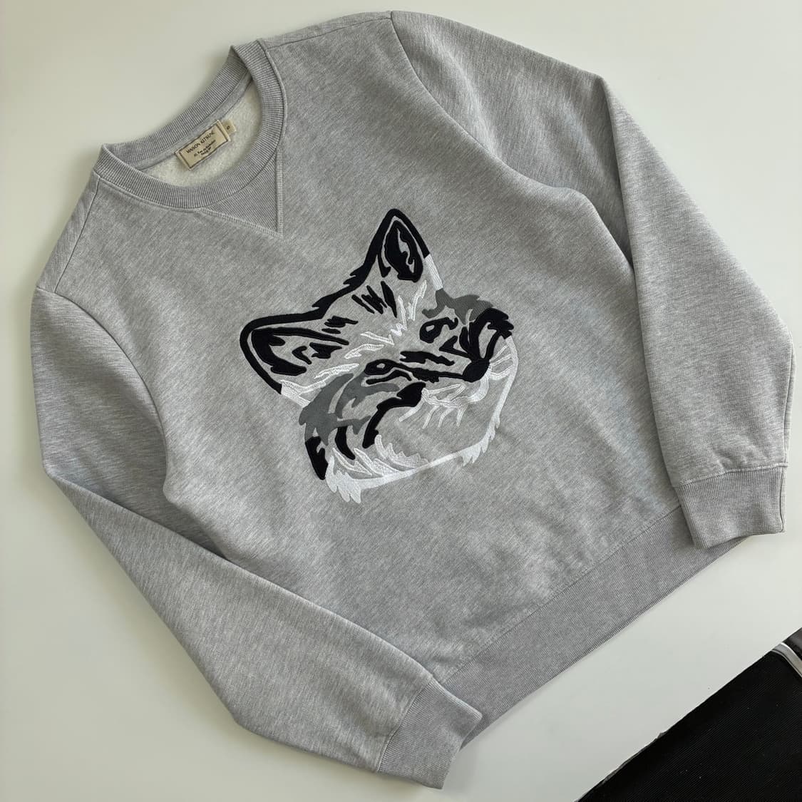 Maison Kitsune  메종키츠네 폭스헤드 그레이 맨투맨 상품이미지2