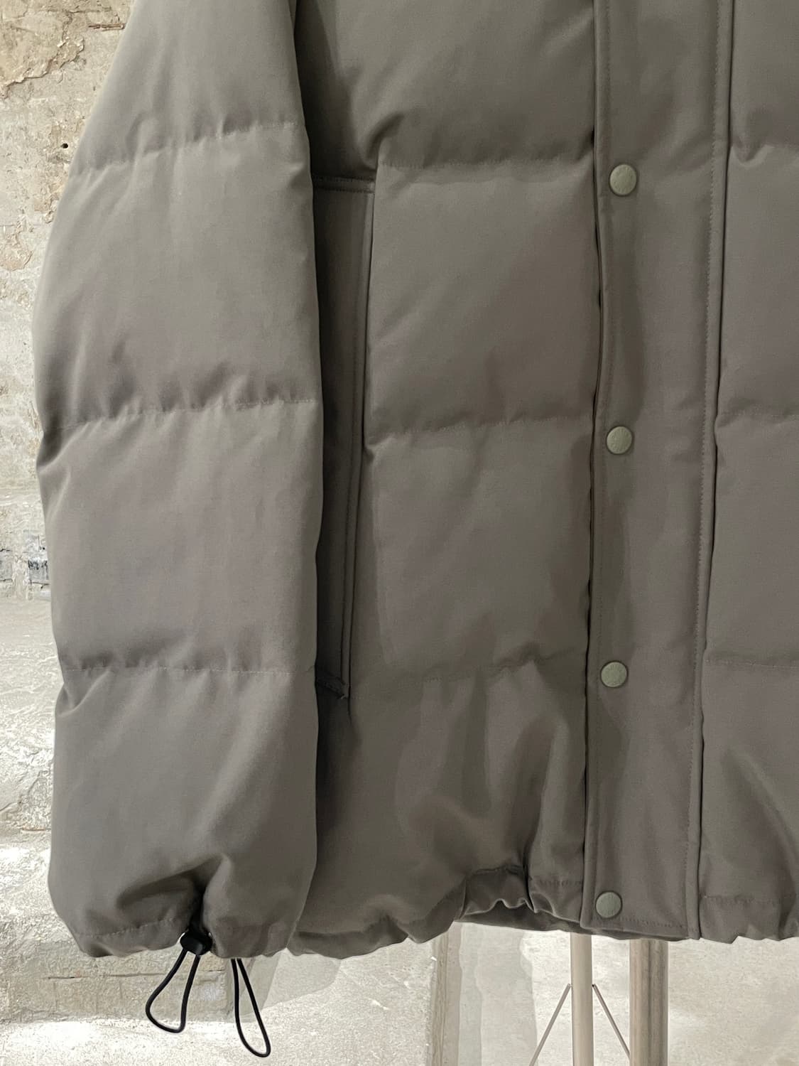 단톤 라이트 카키 덕 다운 패디드 자켓 상품이미지4