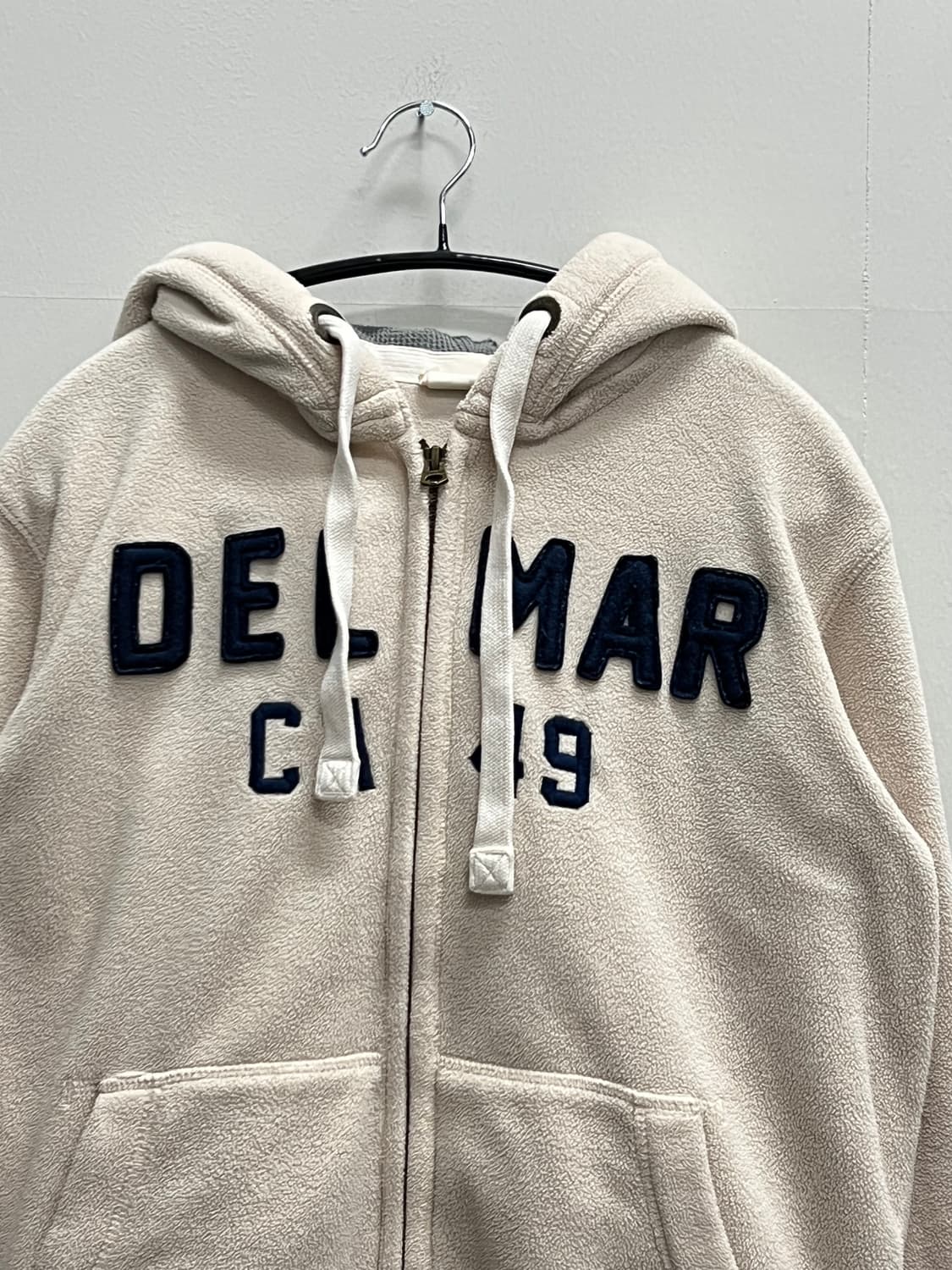 후아유 올드스쿨 패치로고 플리스 후드 집업 베이지 상품이미지3