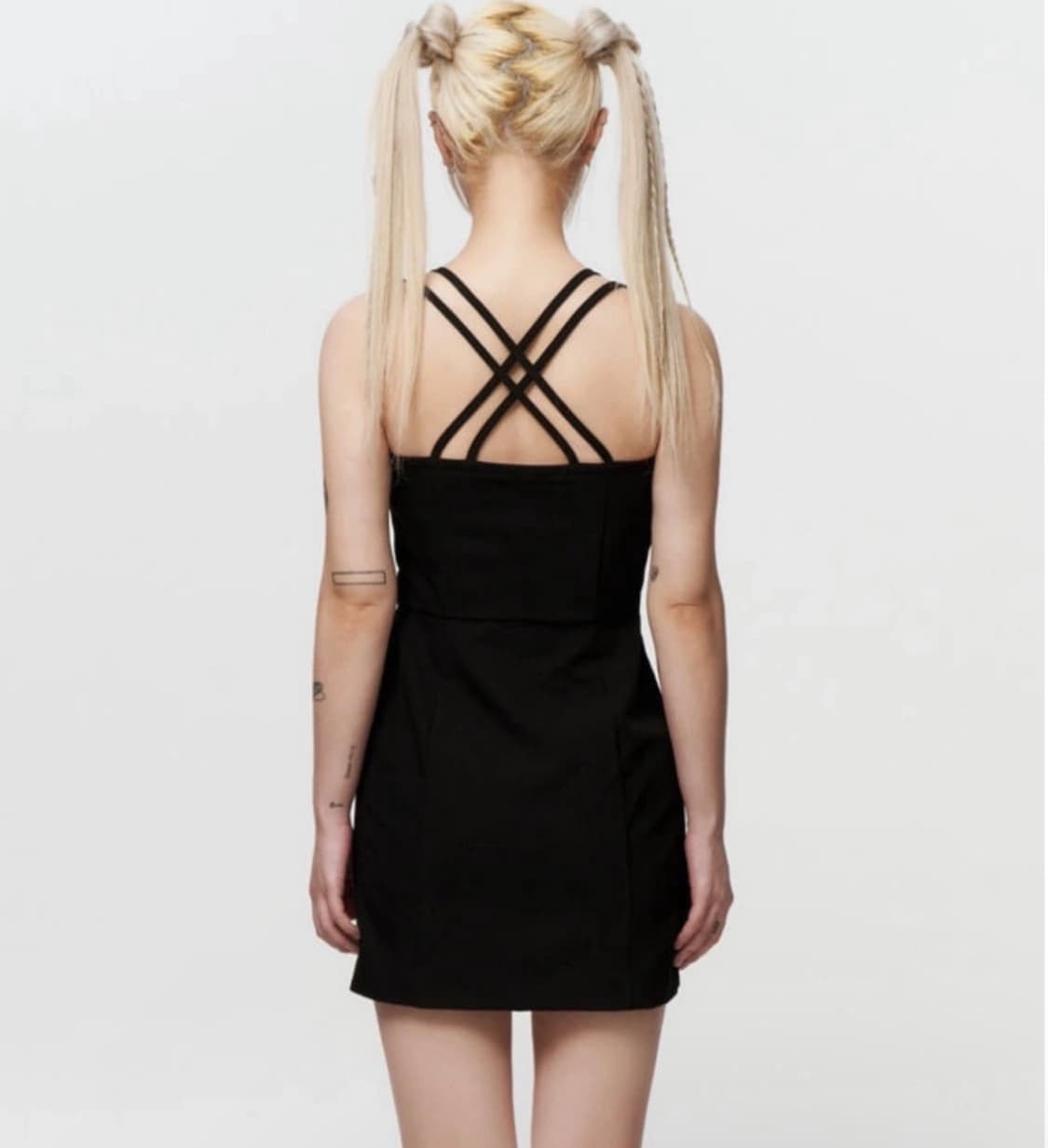 콰지퓨리티 블랙 숄더 스트랩  미니 원피스 상품이미지3