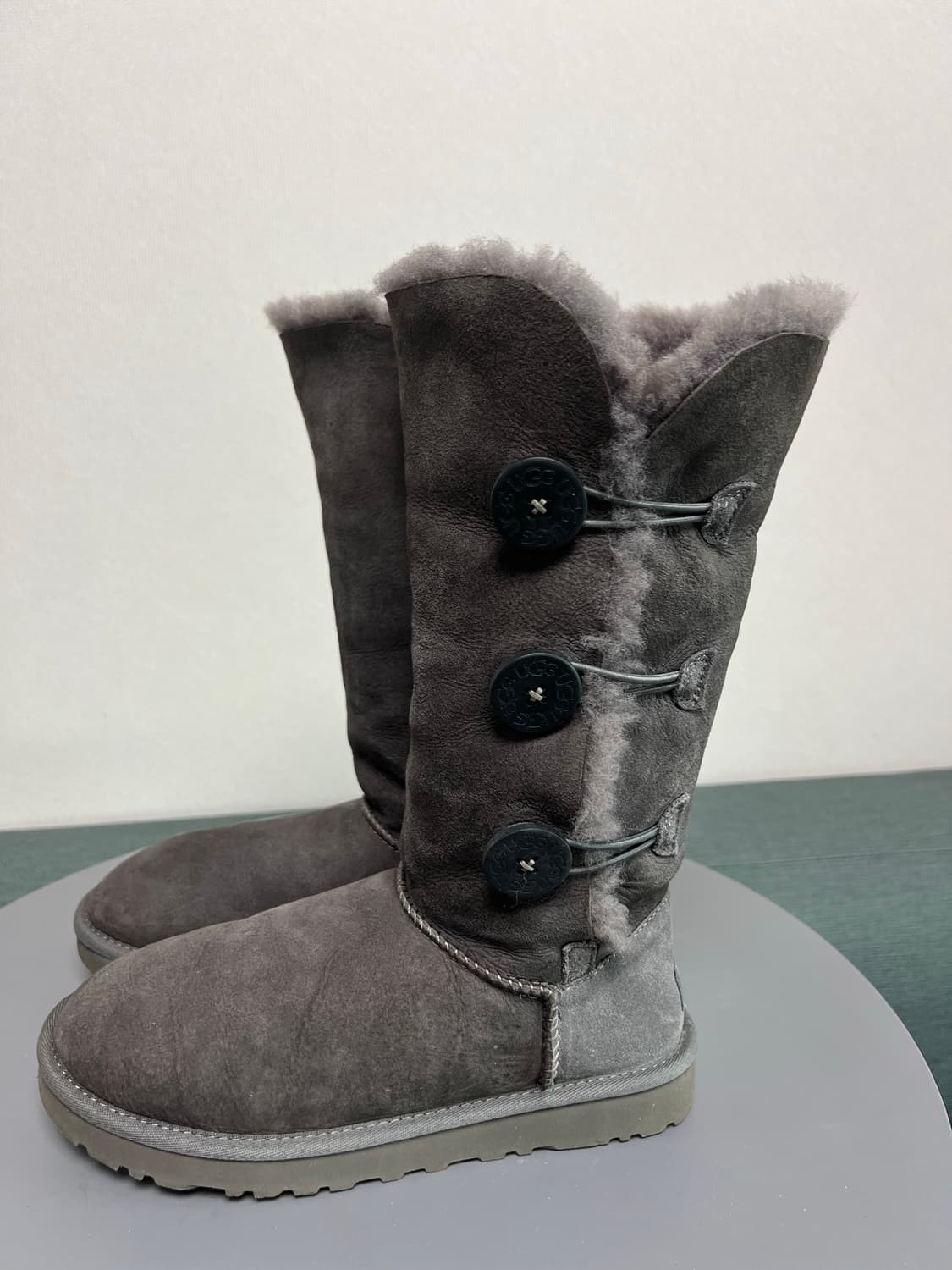 어그 베일리 쓰리버튼 롱부츠 240 상품이미지2