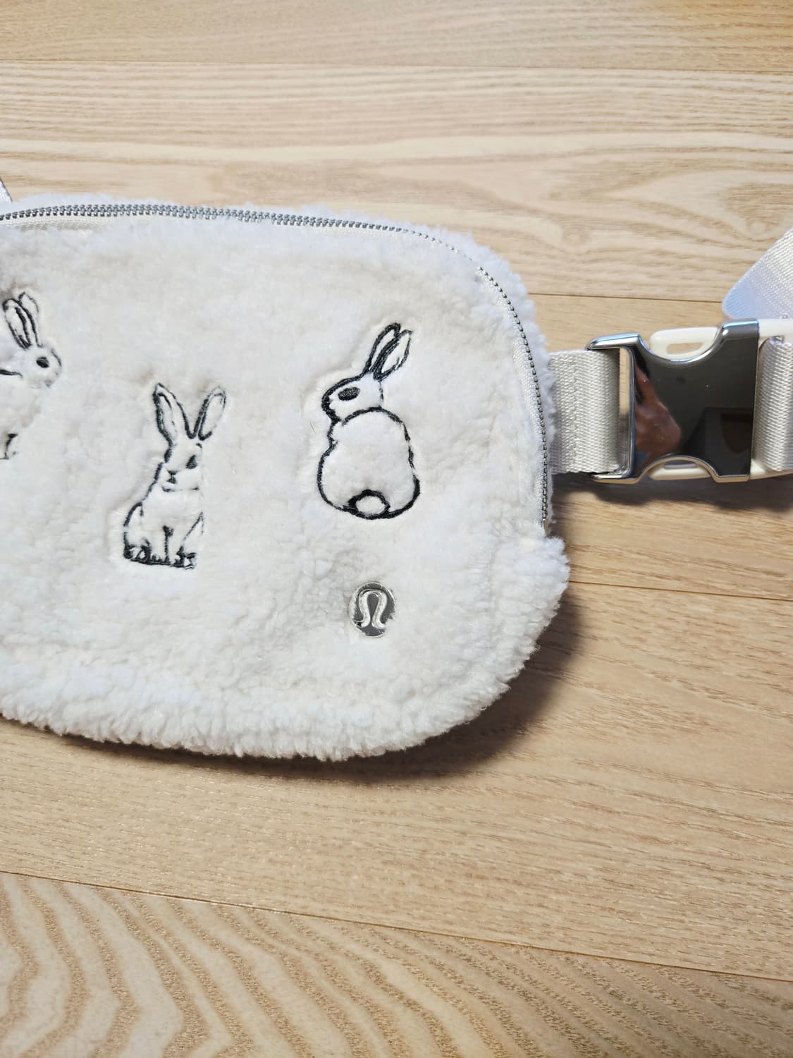 룰루레몬 양털 토끼 벨트백 크로스백 상품이미지3