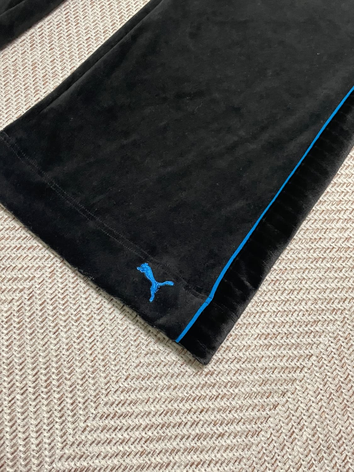 퓨마 벨루어 벨벳 플레어 핏 트랙팬츠  J03233 상품이미지4