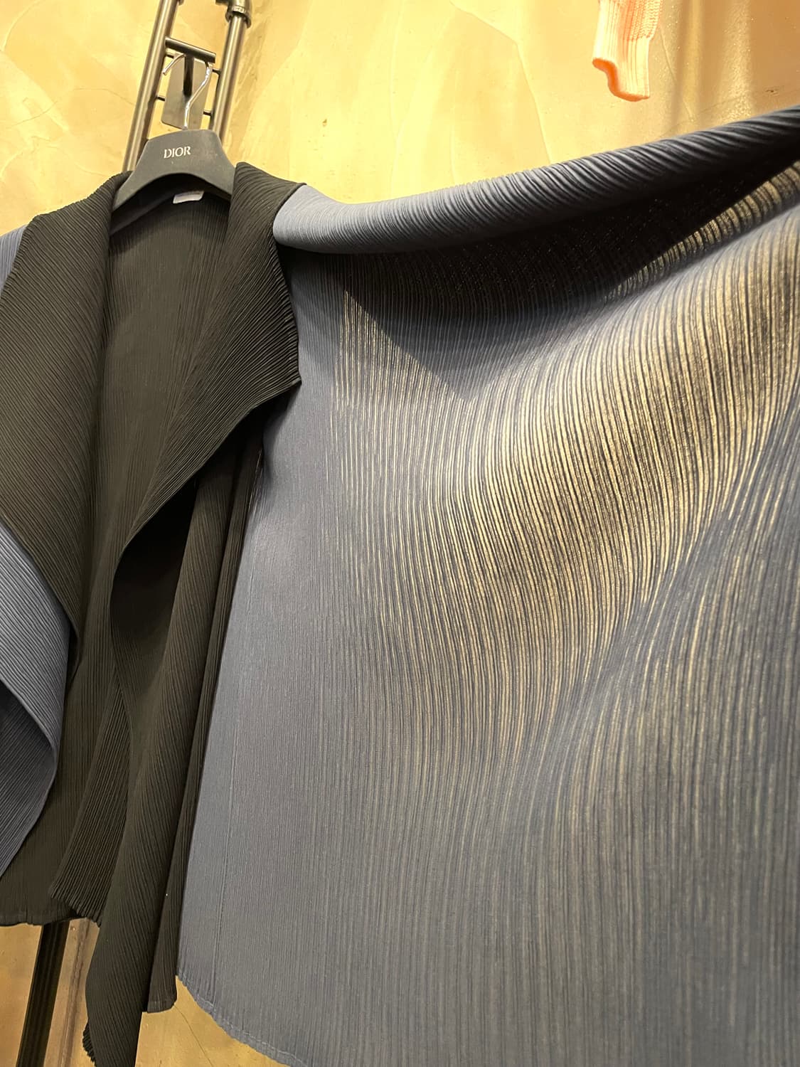 아르마니 꼴레지오니 레이어드 플리츠 가디건 55~66 상품이미지7