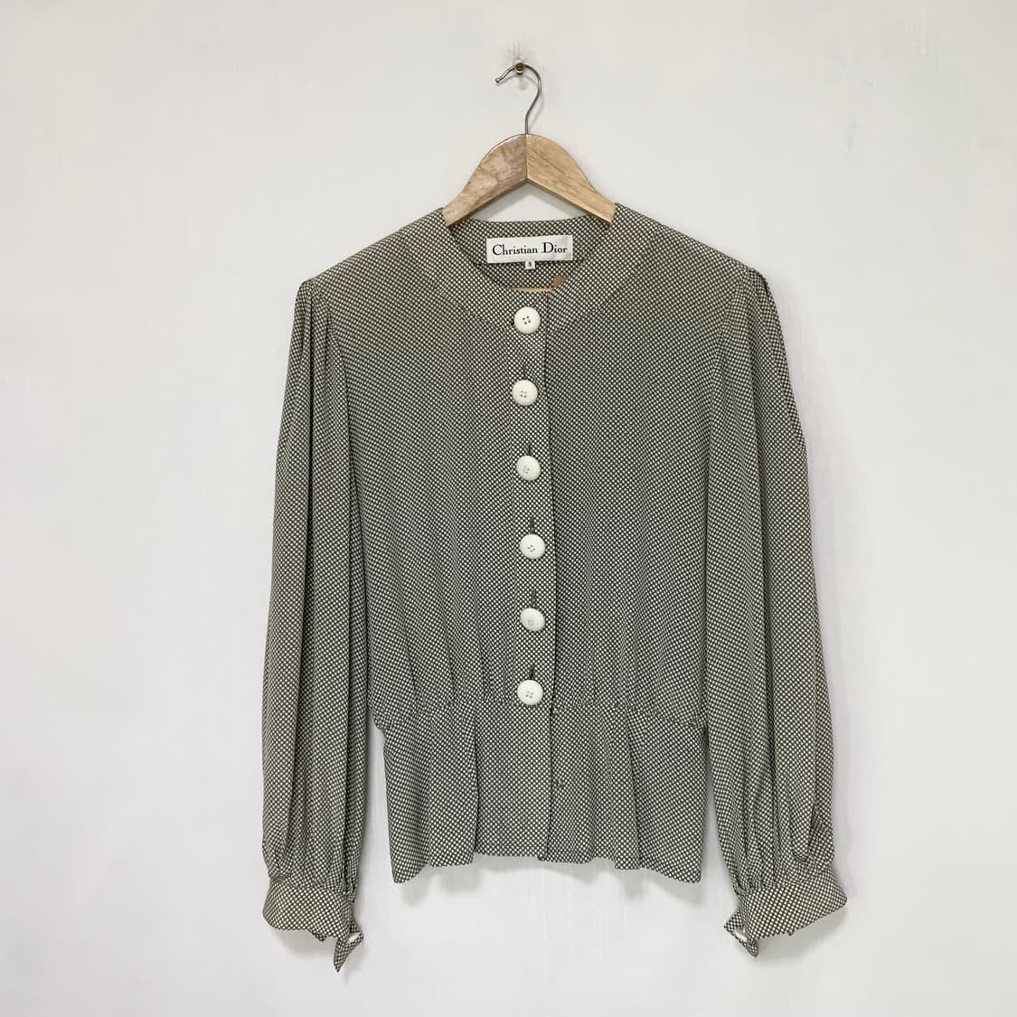 크리스찬 디올 빈티지 빅버튼 도트 러플 실크 블라우스 그레이 모리걸 상품이미지1