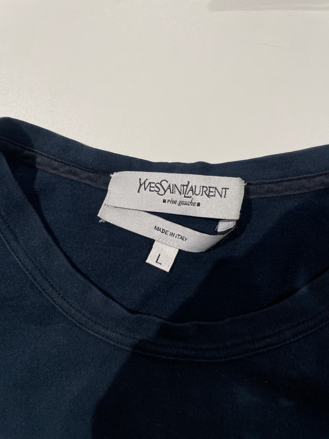 이브 생로랑 리브 고쉬 딥 네이비 벨벳 로고 롱 슬리브 상품이미지7