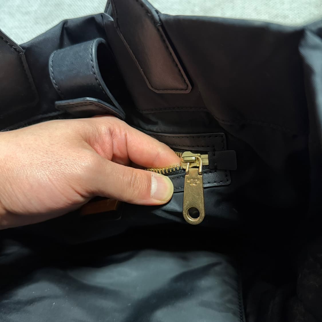 토리버치(TORY BURCH)엘라 로고 토트백 상품이미지5