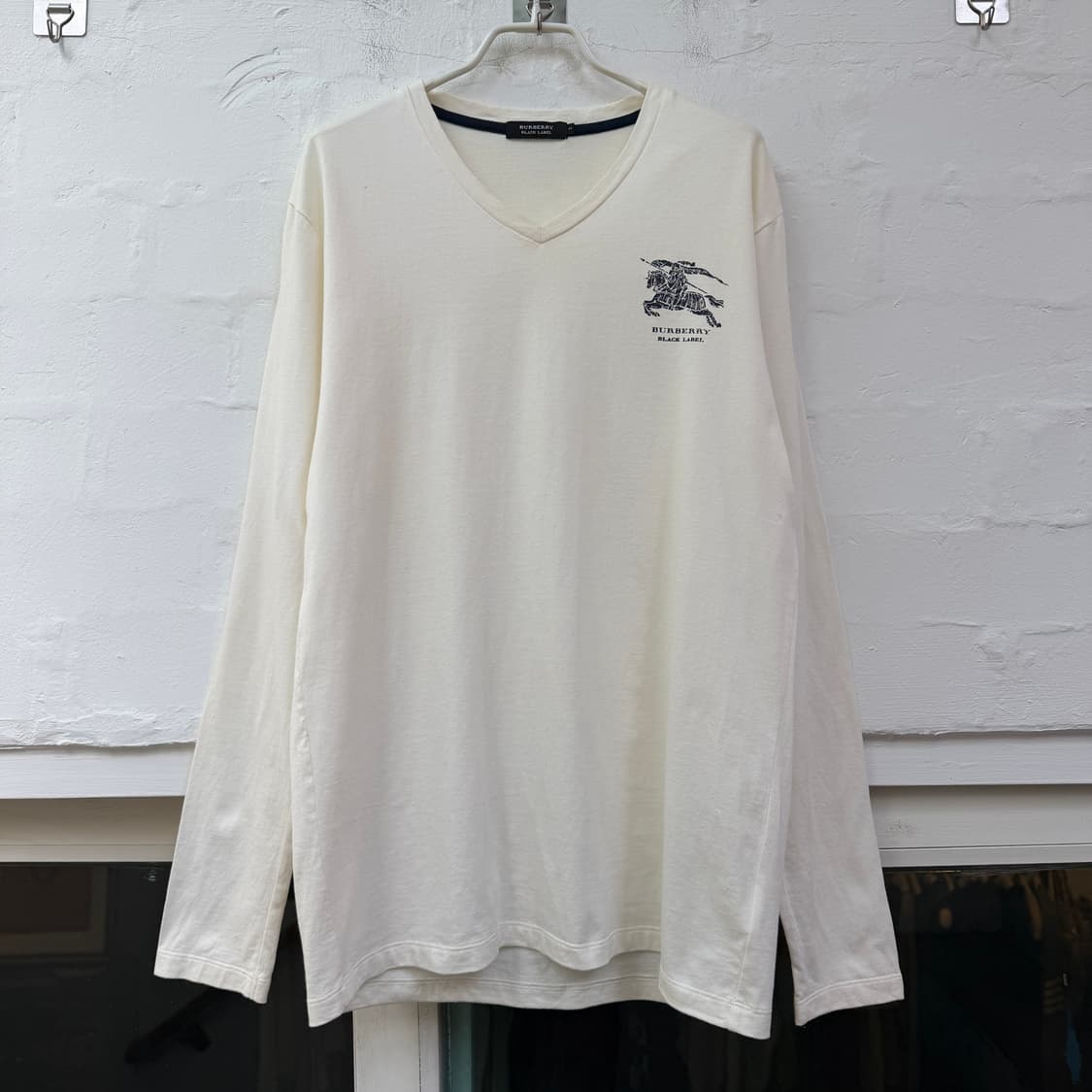 Burberry 버버리 블랙라벨 아이보리 브이넥 긴팔티 3 상품이미지1